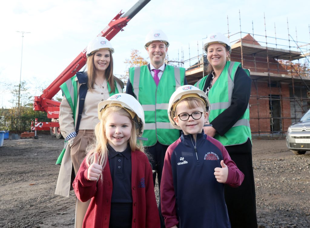 Education Minister Paul Givan has visited Scoil an Droichid Primary School to view progress on its major capital construction project, formally marking the next phase of development.
